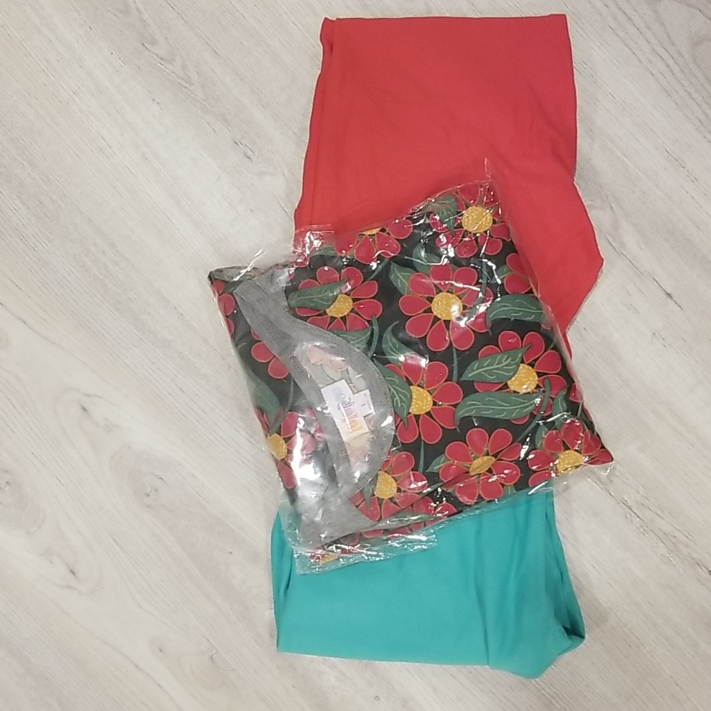 Funky Christmas top? LuLaRoe Randy